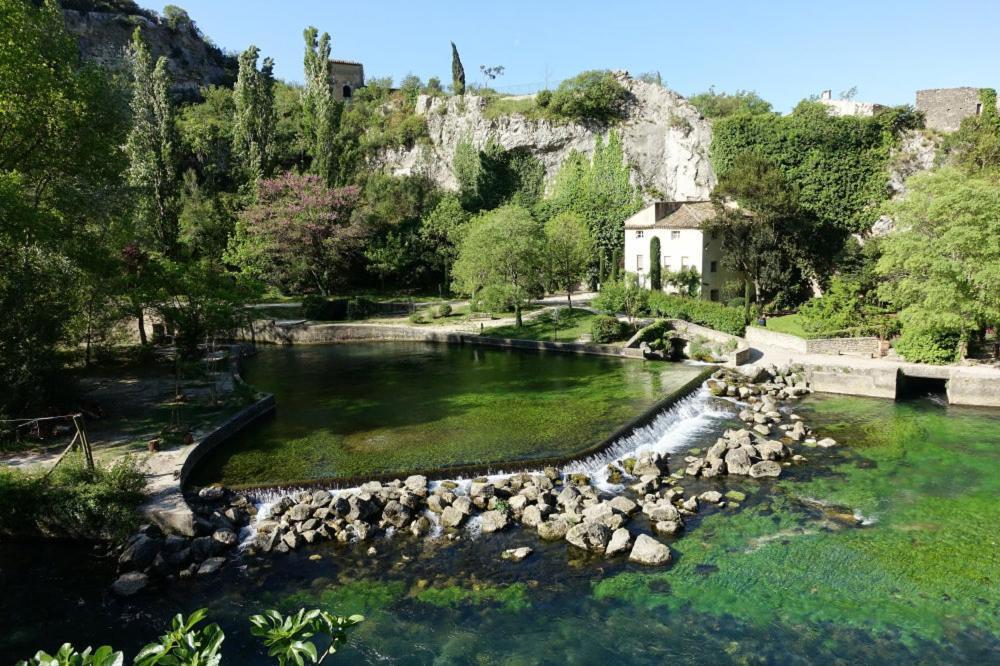 Le Mas Saint Jean Mézoargues Exterior foto